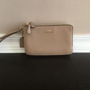 NWT Coach Double Zip Pebbled Leather Wristlet/Wallet - Taupe